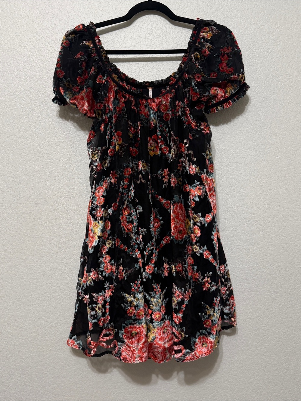 🦋 Free People| EUC Beautiful Blooms Velvet Floral Mini Dress Black S - Picture 2 of 9